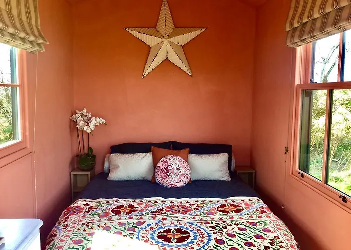 The Oaks Glamping - Pips Cabin