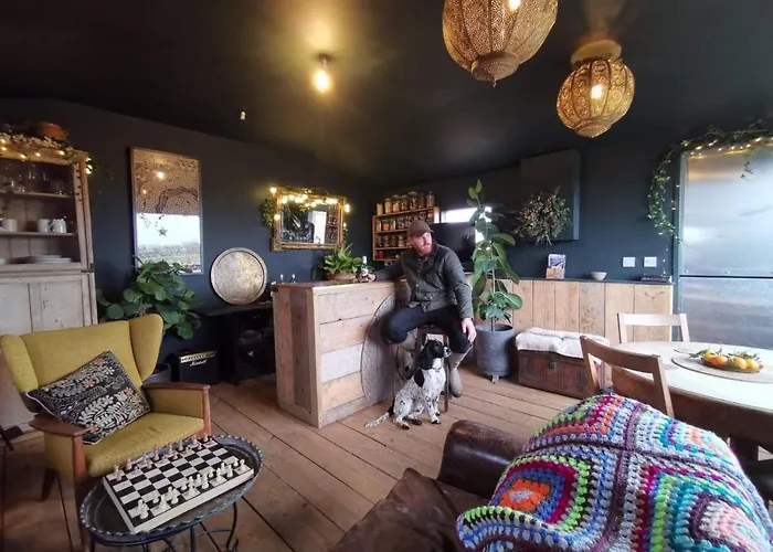 The Oaks Glamping - Pips Cabin