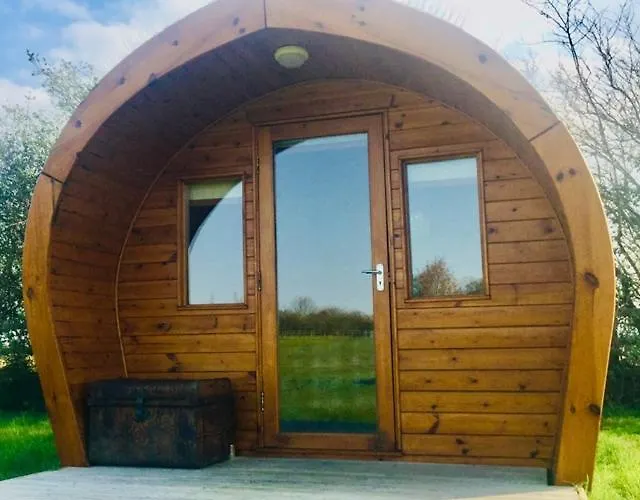 The Oaks Glamping - Pips Cabin