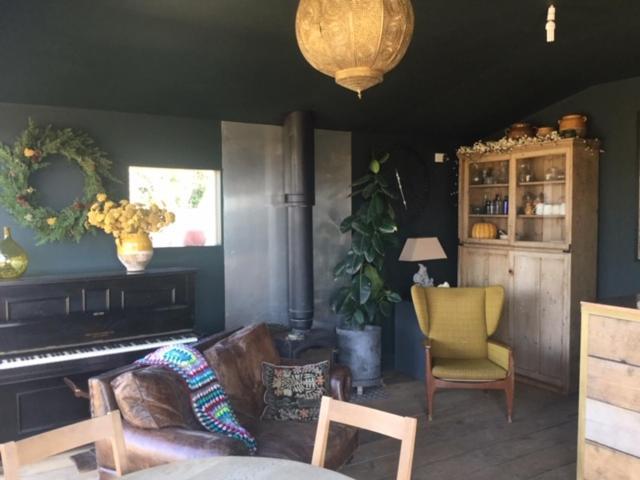 The Oaks Glamping - Pips Cabin Luxury tent